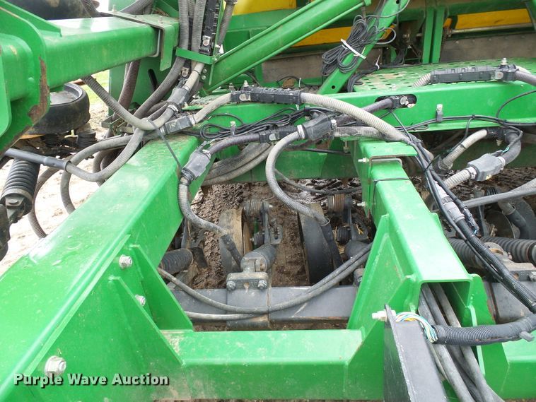 image for item DG5597 2009 John Deere 1990 CCS air seeder