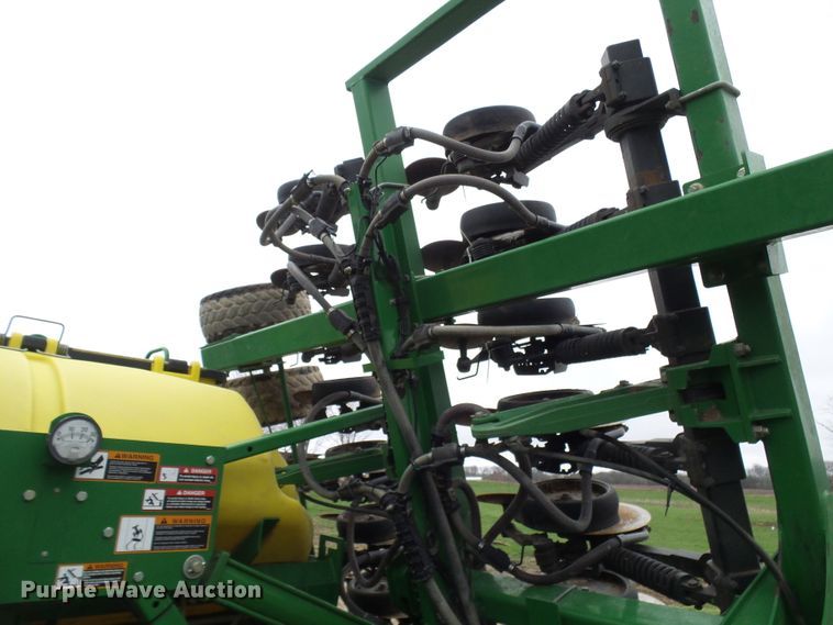 image for item DG5597 2009 John Deere 1990 CCS air seeder