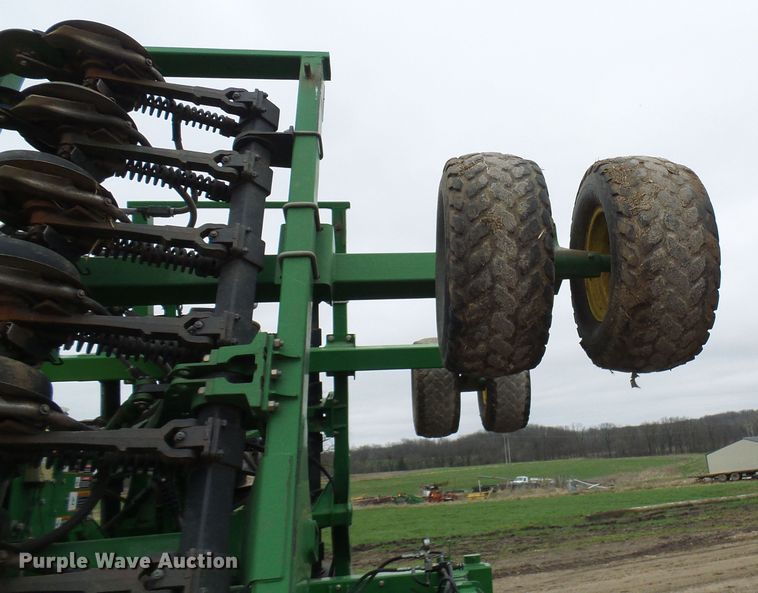 image for item DG5597 2009 John Deere 1990 CCS air seeder