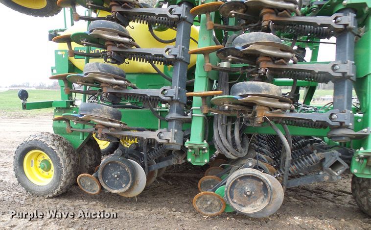 image for item DG5597 2009 John Deere 1990 CCS air seeder