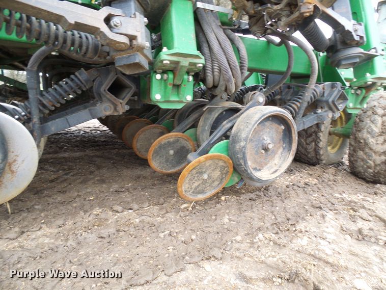 image for item DG5597 2009 John Deere 1990 CCS air seeder