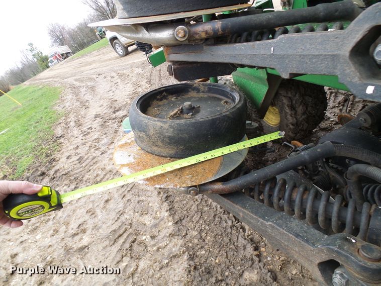 image for item DG5597 2009 John Deere 1990 CCS air seeder