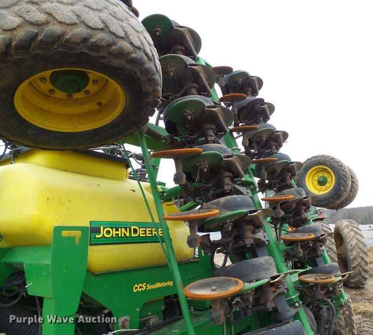 image for item DG5597 2009 John Deere 1990 CCS air seeder