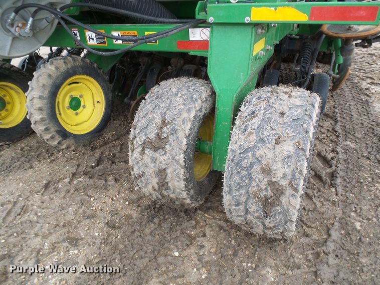 image for item DG5597 2009 John Deere 1990 CCS air seeder