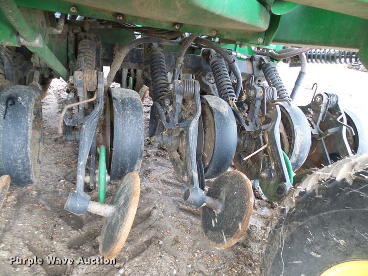 image for item DG5597 2009 John Deere 1990 CCS air seeder