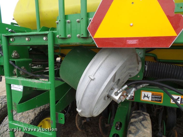 image for item DG5597 2009 John Deere 1990 CCS air seeder