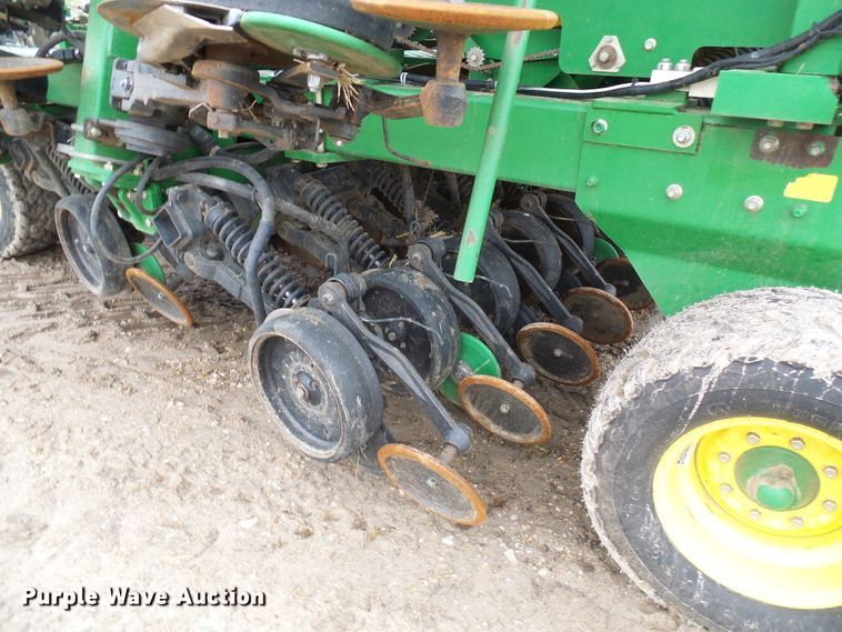 image for item DG5597 2009 John Deere 1990 CCS air seeder