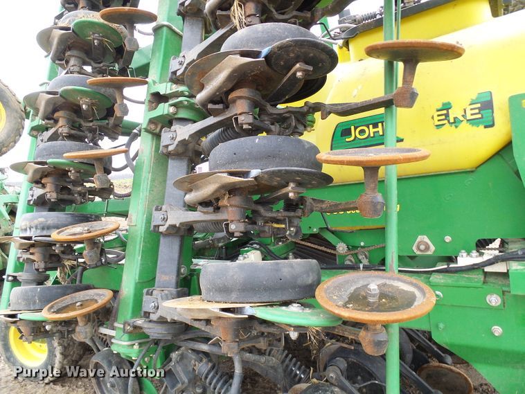 image for item DG5597 2009 John Deere 1990 CCS air seeder