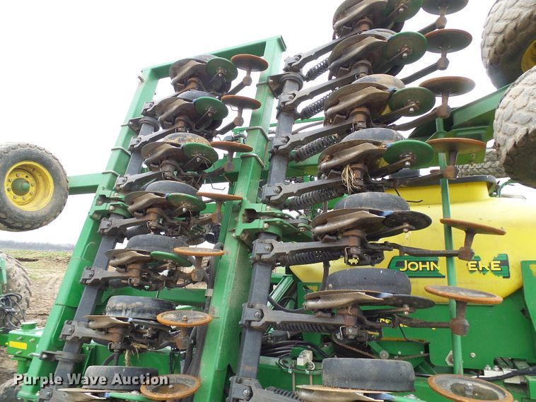 image for item DG5597 2009 John Deere 1990 CCS air seeder
