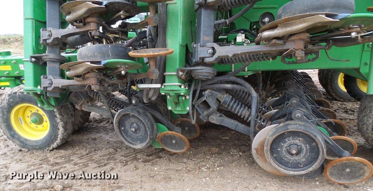 image for item DG5597 2009 John Deere 1990 CCS air seeder