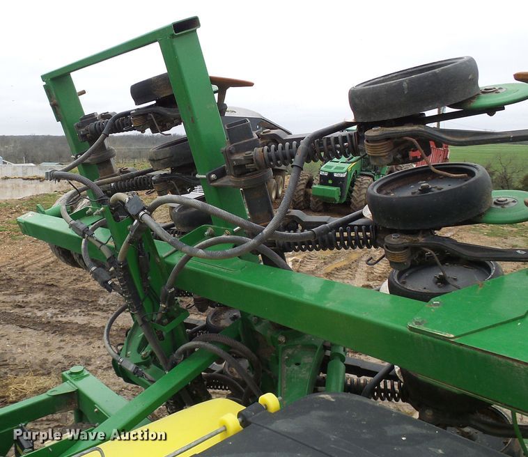image for item DG5597 2009 John Deere 1990 CCS air seeder
