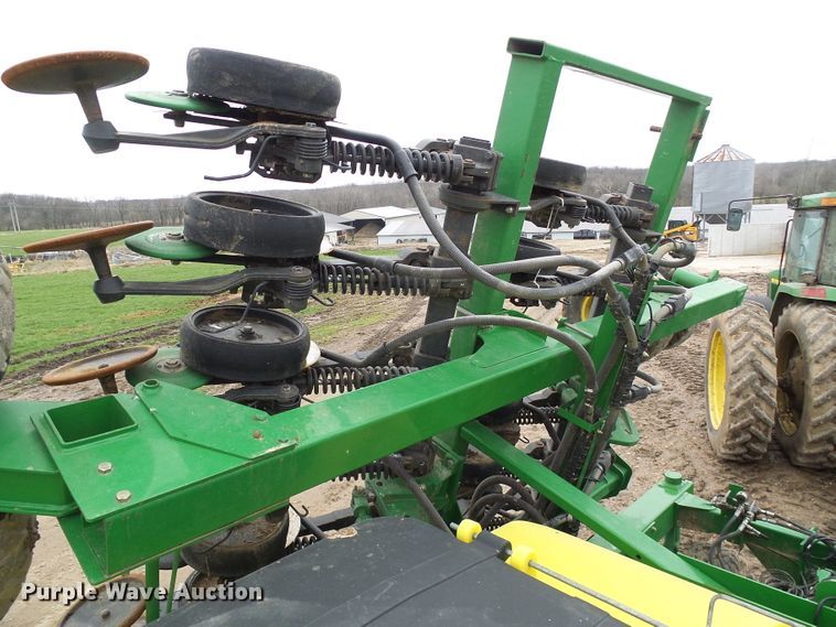 image for item DG5597 2009 John Deere 1990 CCS air seeder