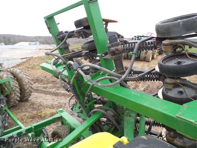 image for item DG5597 2009 John Deere 1990 CCS air seeder