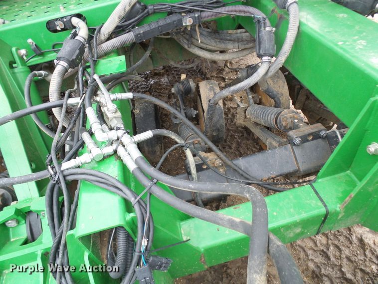 image for item DG5597 2009 John Deere 1990 CCS air seeder