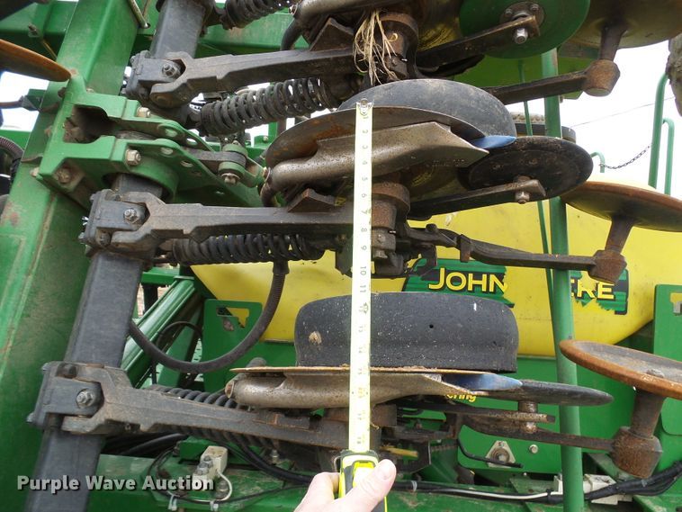 image for item DG5597 2009 John Deere 1990 CCS air seeder