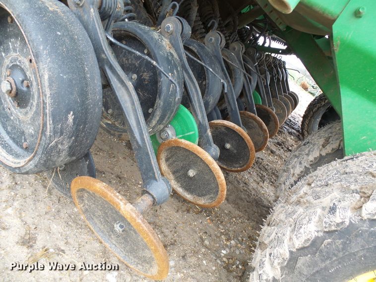 image for item DG5597 2009 John Deere 1990 CCS air seeder