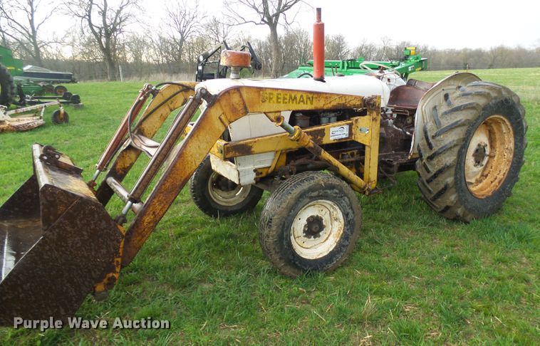 image for item DG5614 David Brown 990 tractor