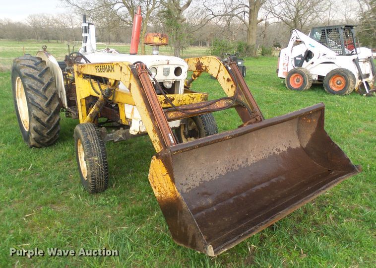 image for item DG5614 David Brown 990 tractor