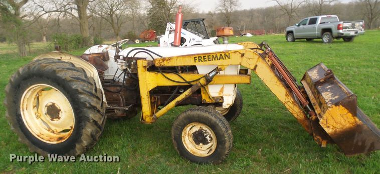 image for item DG5614 David Brown 990 tractor