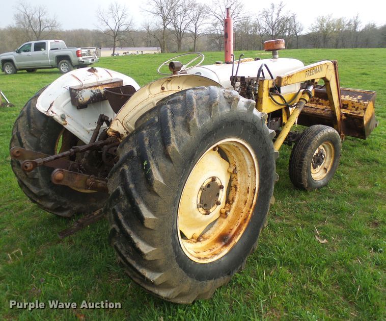 image for item DG5614 David Brown 990 tractor
