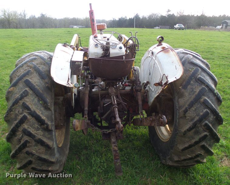 image for item DG5614 David Brown 990 tractor