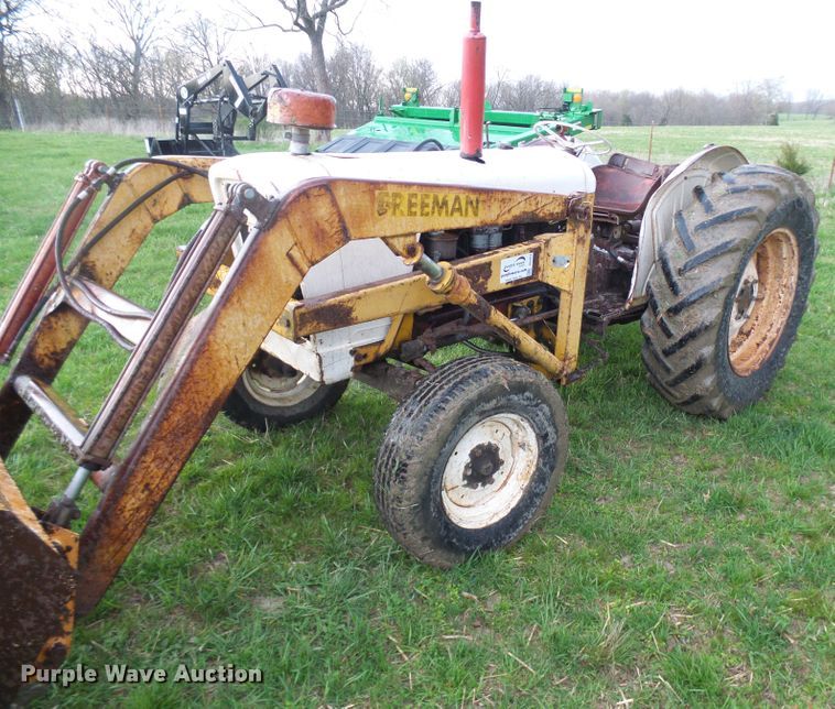 image for item DG5614 David Brown 990 tractor
