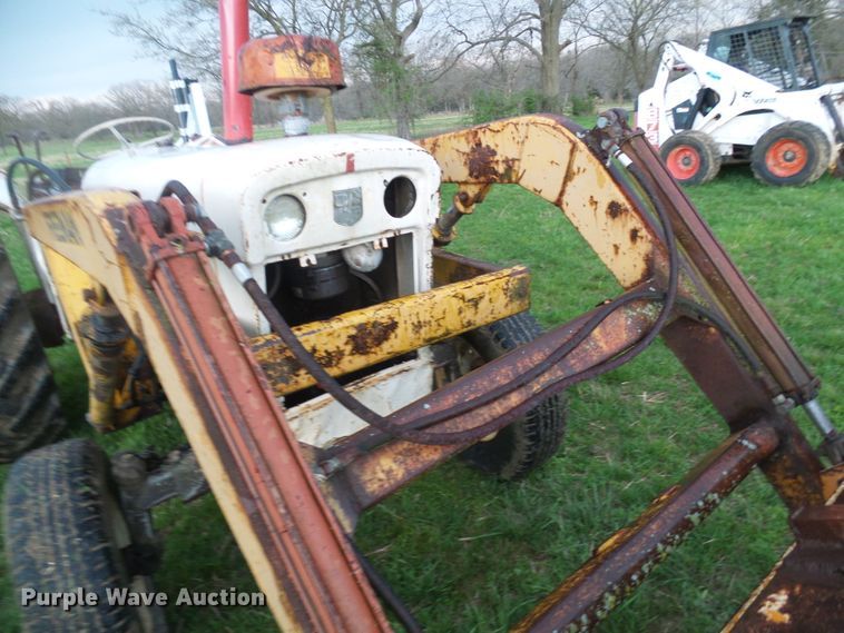 image for item DG5614 David Brown 990 tractor