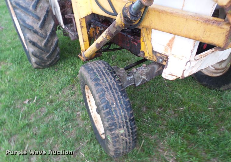 image for item DG5614 David Brown 990 tractor