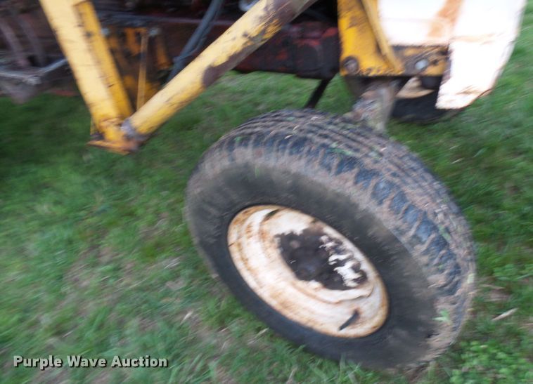 image for item DG5614 David Brown 990 tractor