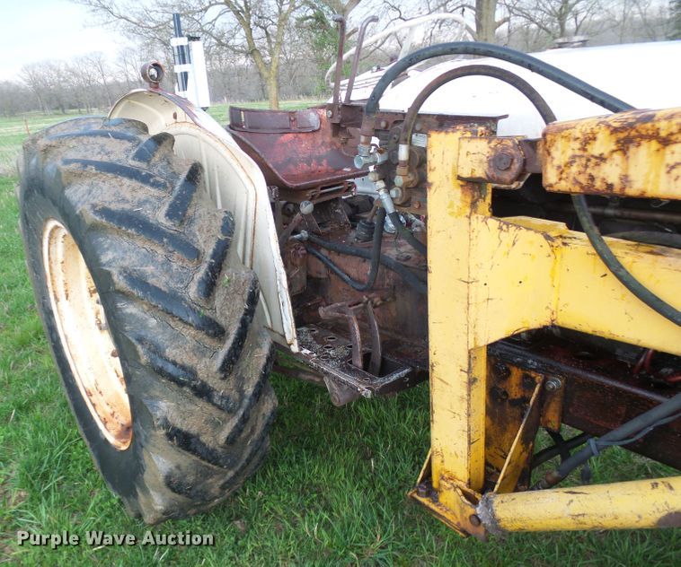 image for item DG5614 David Brown 990 tractor