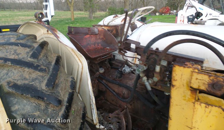 image for item DG5614 David Brown 990 tractor