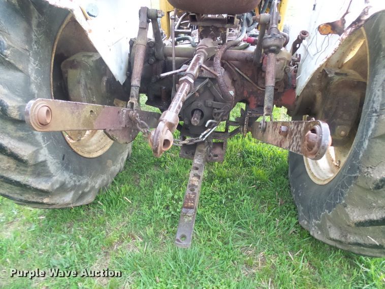 image for item DG5614 David Brown 990 tractor