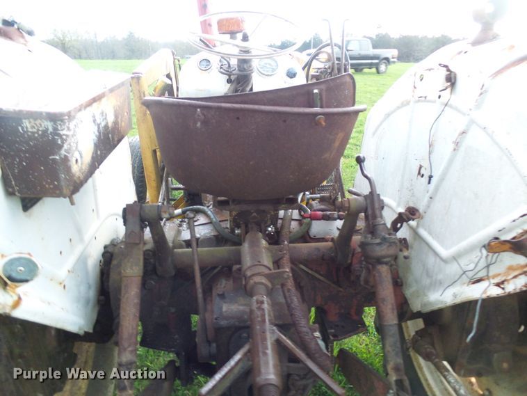 image for item DG5614 David Brown 990 tractor