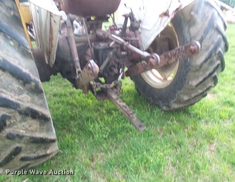 image for item DG5614 David Brown 990 tractor