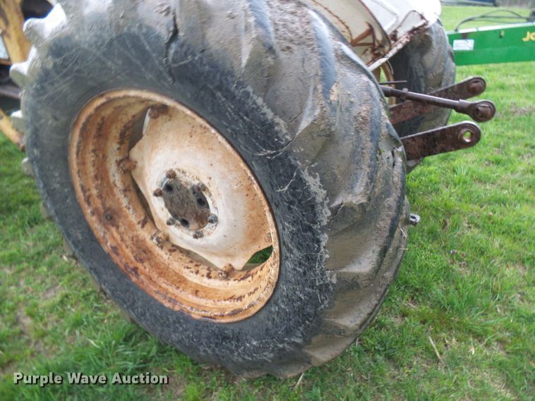 image for item DG5614 David Brown 990 tractor