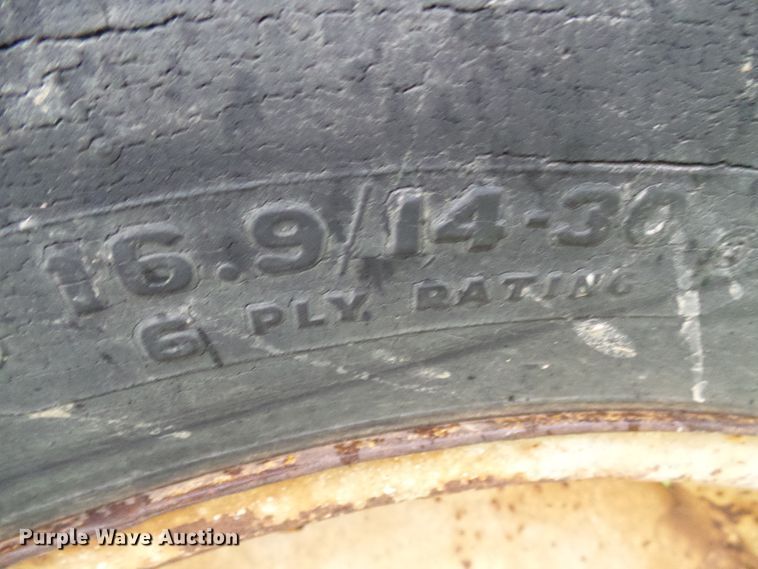 image for item DG5614 David Brown 990 tractor