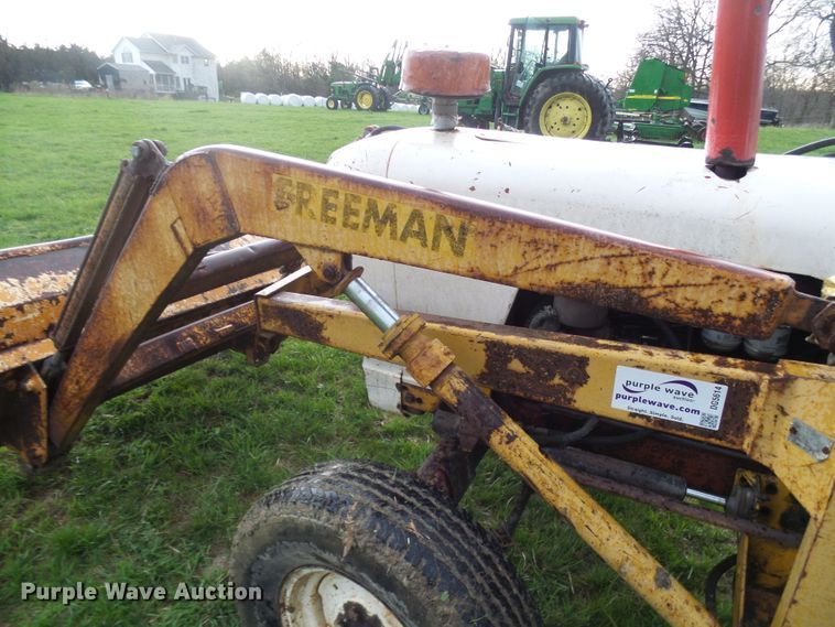 image for item DG5614 David Brown 990 tractor