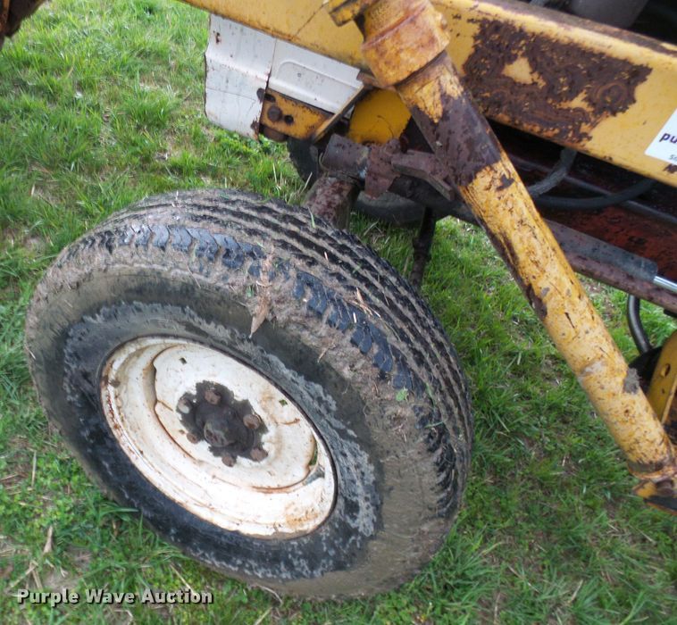 image for item DG5614 David Brown 990 tractor