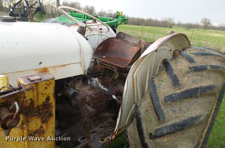 image for item DG5614 David Brown 990 tractor