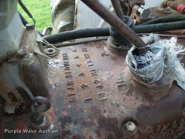 image for item DG5614 David Brown 990 tractor