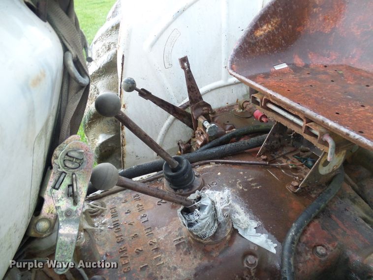 image for item DG5614 David Brown 990 tractor