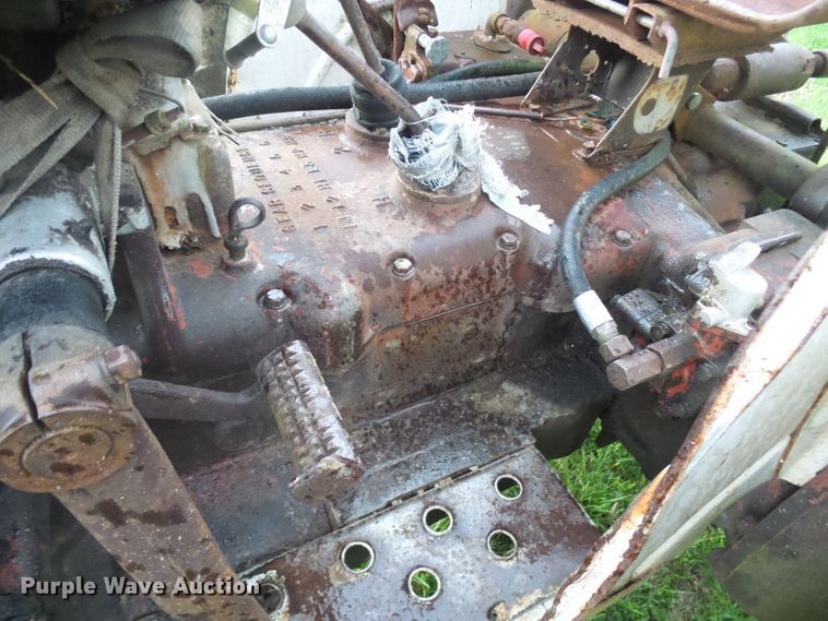 image for item DG5614 David Brown 990 tractor