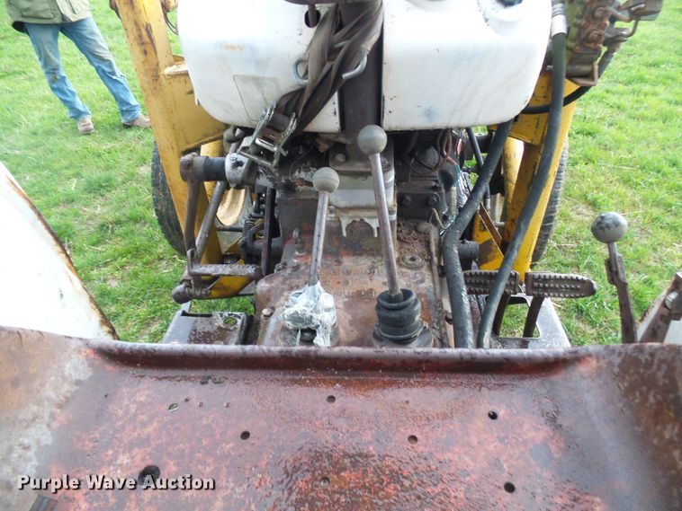 image for item DG5614 David Brown 990 tractor