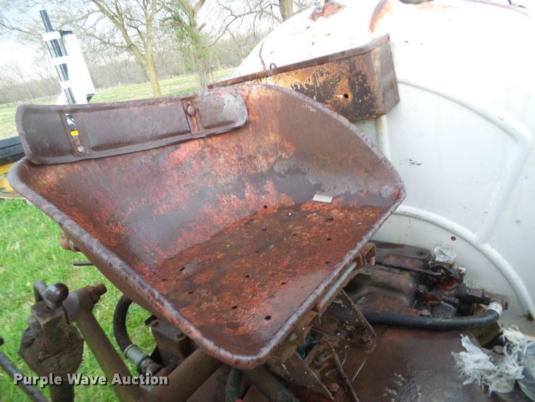 image for item DG5614 David Brown 990 tractor