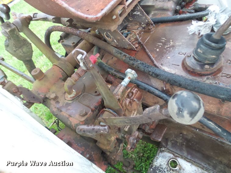 image for item DG5614 David Brown 990 tractor