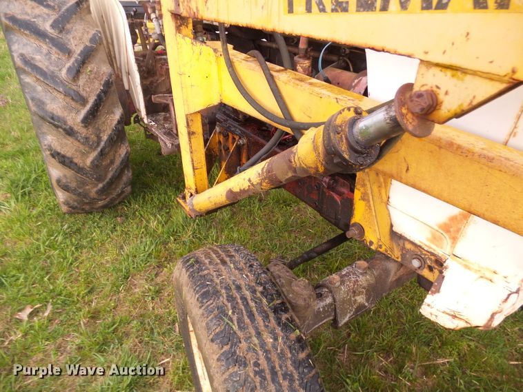 image for item DG5614 David Brown 990 tractor