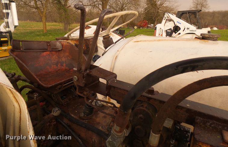 image for item DG5614 David Brown 990 tractor