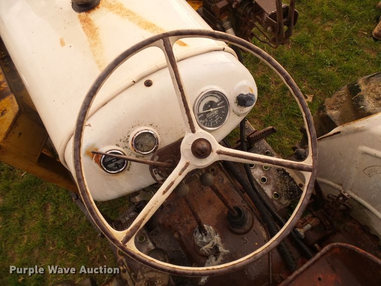 image for item DG5614 David Brown 990 tractor