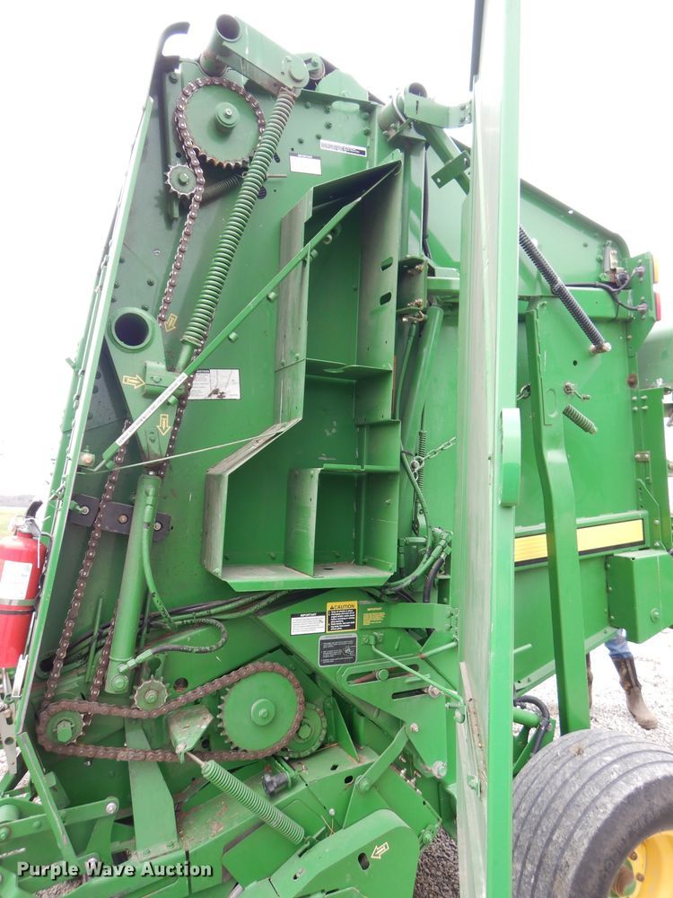 image for item DH4446 2010 John Deere 468 Mega Wide Plus round baler