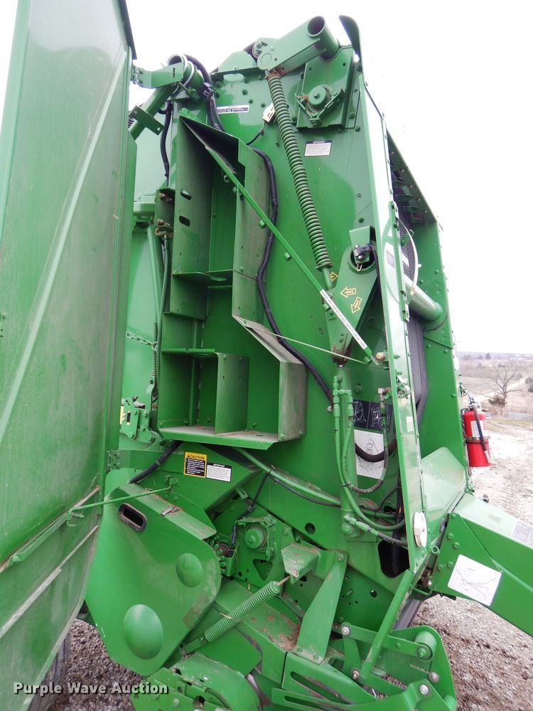 image for item DH4446 2010 John Deere 468 Mega Wide Plus round baler